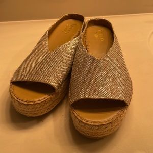 Sparkly Franco Sarto wedge sandal. Silver. Size 8